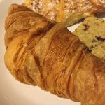 エキナカで買ったクロワッサンの味…パリで食費節約を試みる