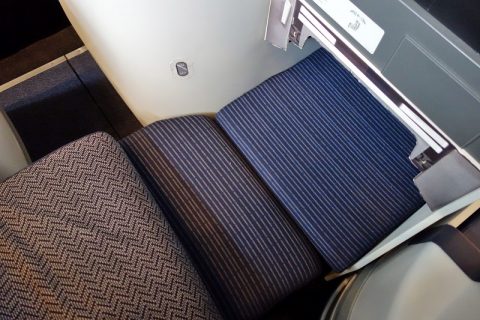 ANAビジネスクラス777-300ERシートは安っぽい？