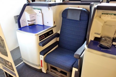 ANAビジネスクラス777-300ERシートは安っぽい？