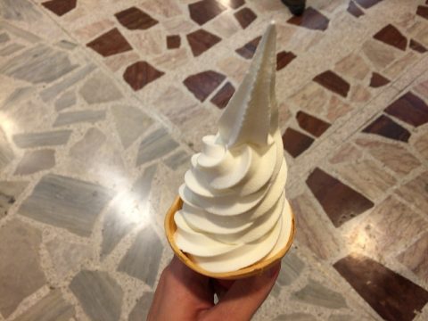 北海道アンテナショップで行列必至のソフトクリームにトライ！