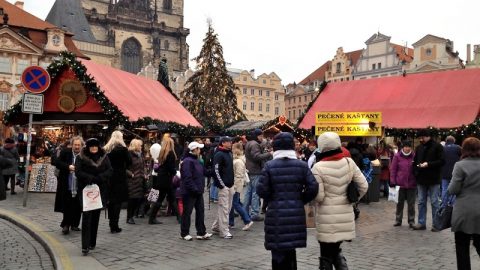 チェコ･プラハ旧市街広場のマーケットを散策