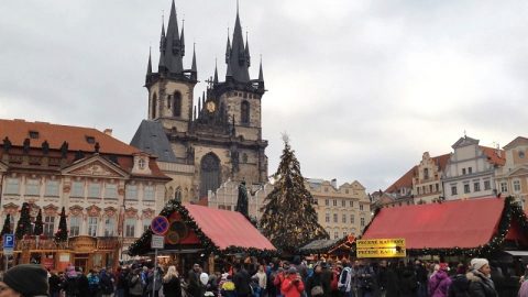 チェコ･プラハ旧市街広場のマーケットを散策
