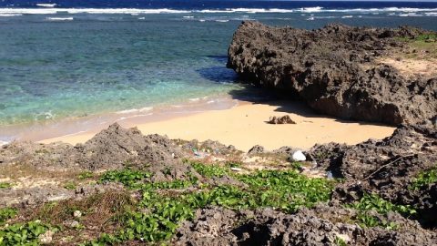 珊瑚礁の海に浮かぶ美しい鳩間島の反対側で見たものは…？