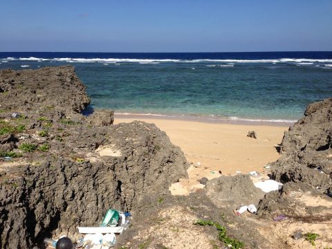 珊瑚礁の海に浮かぶ美しい鳩間島の反対側で見たものは…？