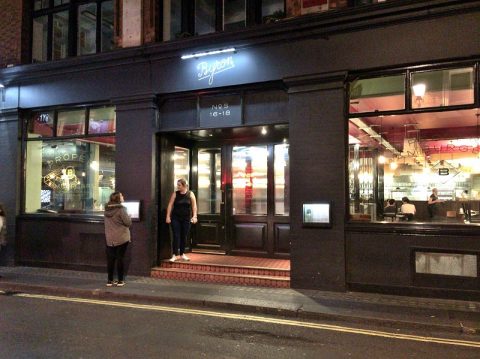 ロンドンのハンバーガーチェーン店BYRONで食べたチーズバーガーの味やいかに？