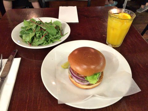 ロンドンのハンバーガーチェーン店BYRONで食べたチーズバーガーの味やいかに？