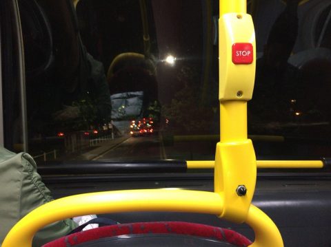 ロンドン【2階建てバス】先頭座席の座り心地をレポート！