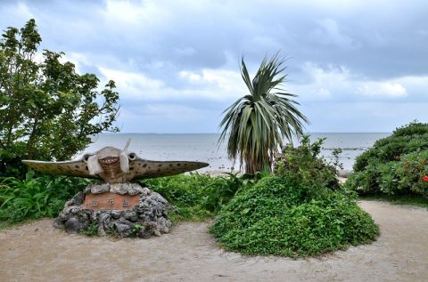 【西表島】水牛車に乗って由布島へ‐植物園で見る黄金のサナギは必見！