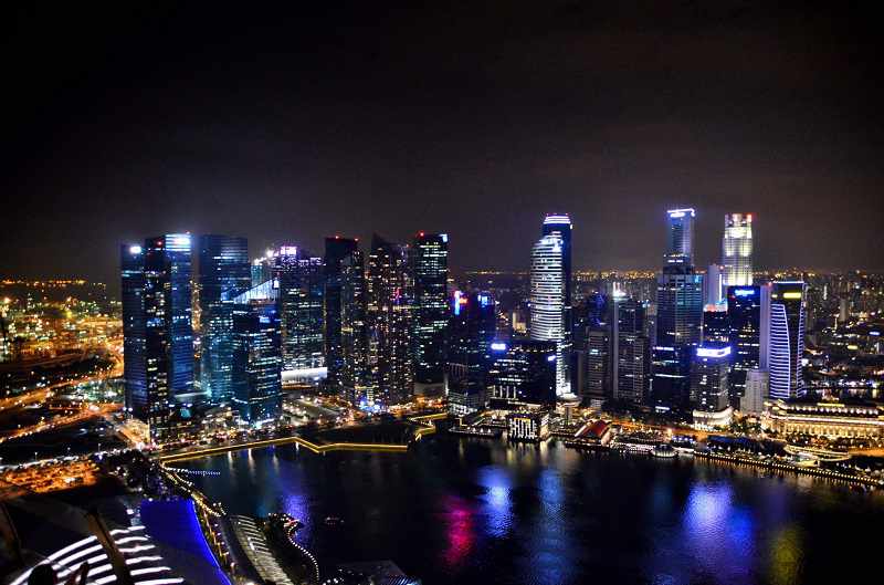 マリーナベイサンズからの 夜景 が最も美しい時間帯は シンガポールのサンズ スカイパークへ