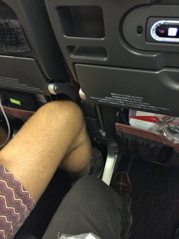 JAL国際線767のSky Widerは狭い！満席のエコノミーで快適な席はどこか？