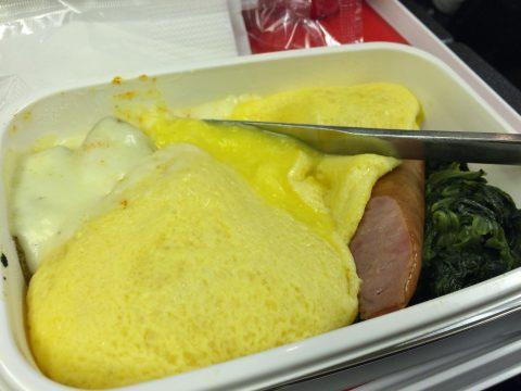 往復でこんなにも違う！JALエコノミークラス機内食の朝食を比較する