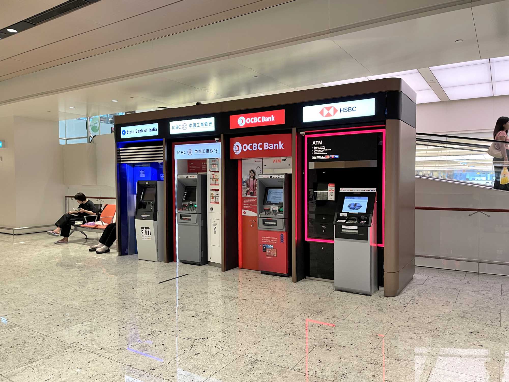 シンガポール空港の両替ATMの場所