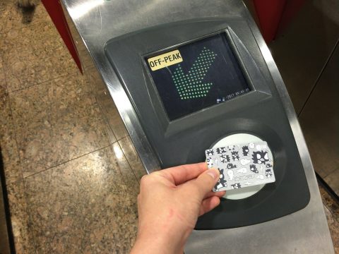 シンガポールMRTの券売機でez-linkカードをトップアップ。必要なチャージ額はどれくらい？