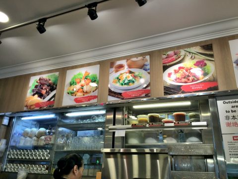 チキンライスの超有名店「文東記」そのお味は？(シンガポール)