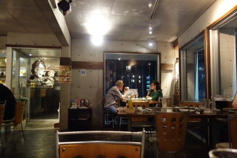 宮古島のダイニングバーBernie's-Diningの店内