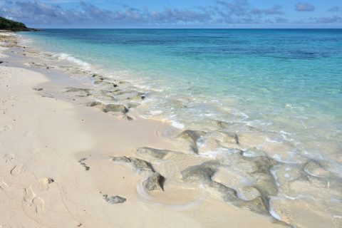 来間島の長間浜の岩