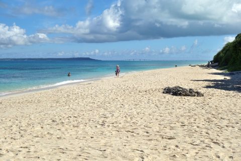 来間島の長間浜から見える伊良部大橋