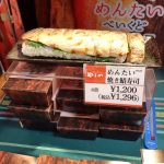 福岡空港「空弁」売場はどこ?JAL機内で食べた博多明太寿司の味