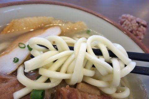 宮古島なびぃ食堂ソーキそばの麺