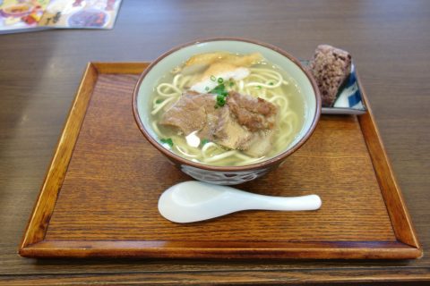 宮古島なびぃ食堂のソーキそば780円