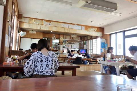 すむばり食堂の店内