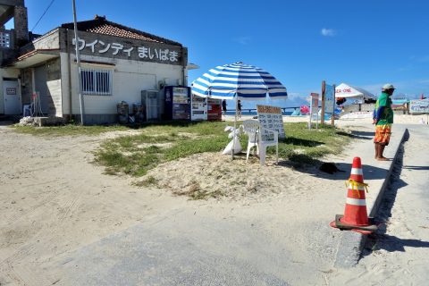 宮古島前浜ビーチの駐車場の管理人