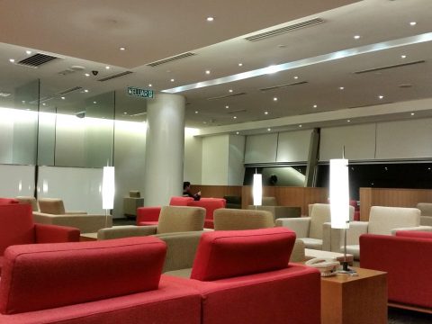 CATHAY-PACIFIC-First-and-Business-Class-Loungeラウンジの印象