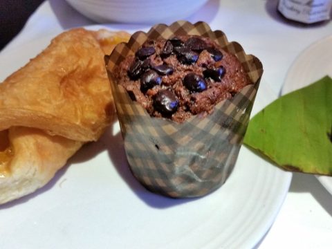 マレーシア航空ビジネスクラスKL～シドニー機内食のチョコレートマフィン
