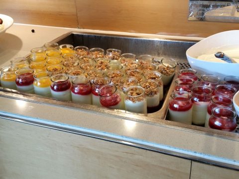 シドニー空港カンタス航空ビジネスラウンジ朝食のデザート