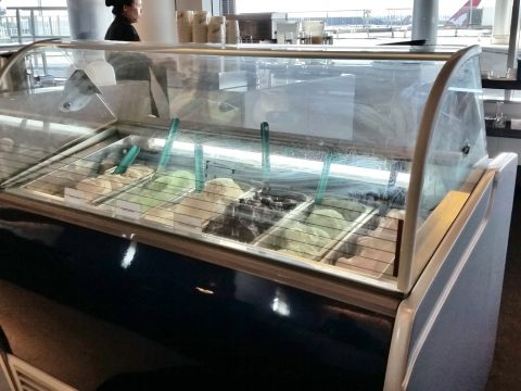 シドニー空港カンタス航空ビジネスラウンジのアイスクリーム