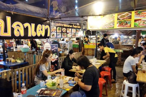 タラートロットファイ･ラチャダーでプラーニンが食べられる店