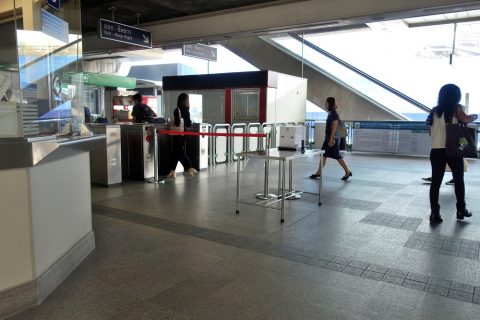 バンコクBTSの駅構内改札口