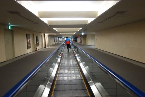 成田空港へ到着