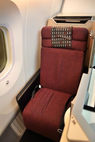 jal-businessclass-skysuite1窓側