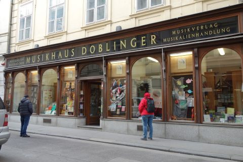 Musikhaus-Doblinger店頭