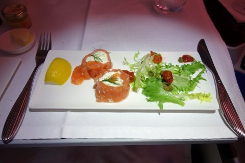 カタール航空Smoked-salmon-and-cream-cheese-roulade