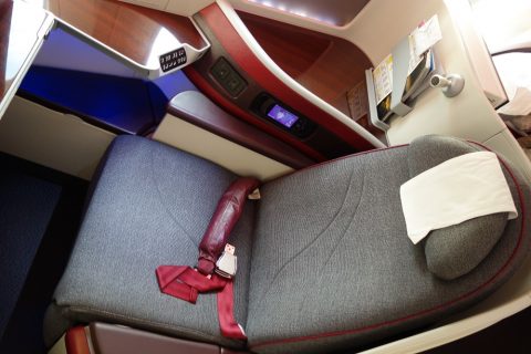 qatarairways-787-8-businessclassヘリボーンシート