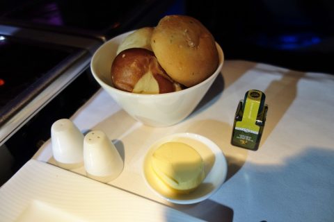 カタール航空ビジネスクラスB777ｰ200洋食