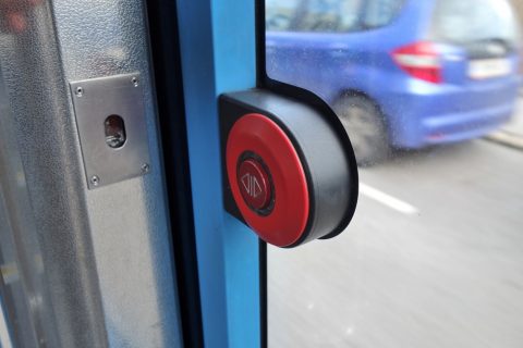 graz-tram扉のボタン