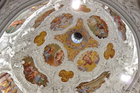 mausoleum-grazドーム状の屋根に描かれたフレスコ画