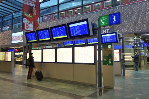 ウィーン中央駅の電光掲示板
