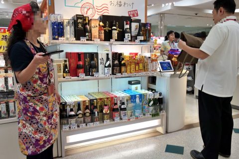 泡盛の試飲コーナー／那覇空港