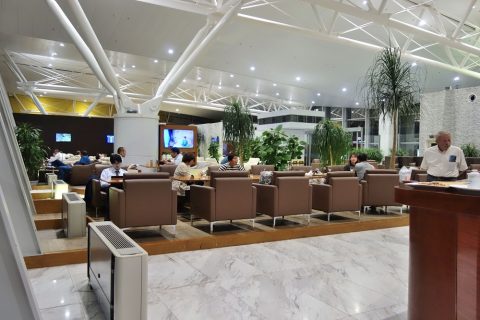 混雑/nia-business-lounge