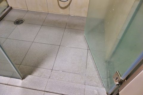 シャワーの床/nia-business-lounge