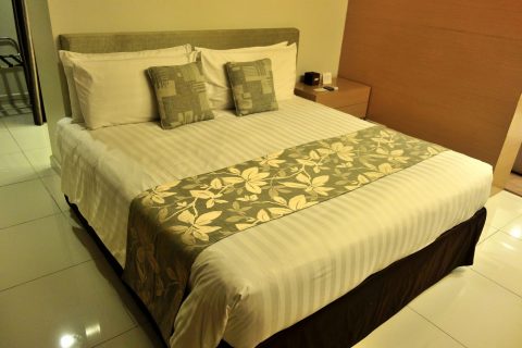 PARKROYAL-Serviced-Suites-KualaLumpur／キングサイズベッド