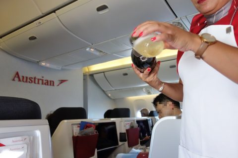 シャンパンのservice/austrian-airlines-businessclass