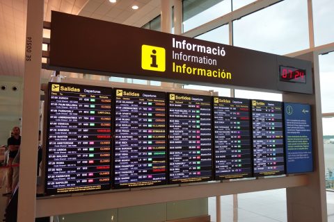 バルセロナ空港の掲示板