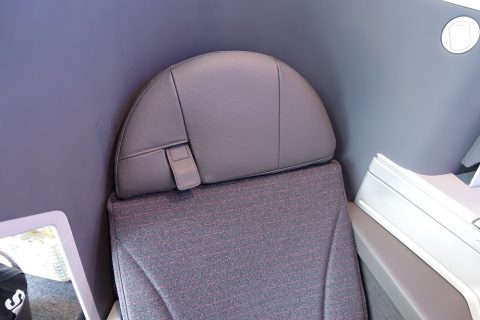 american-airlines-businessclass-seat／ヘッドレスト