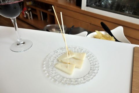 cheese-bar-madrid／お通しのチーズ