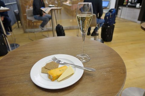 galleries-first-lounge-london-t5／シャンパンとチーズ